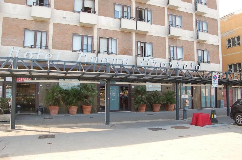 Hotel Nuova Grosseto Bagian luar foto