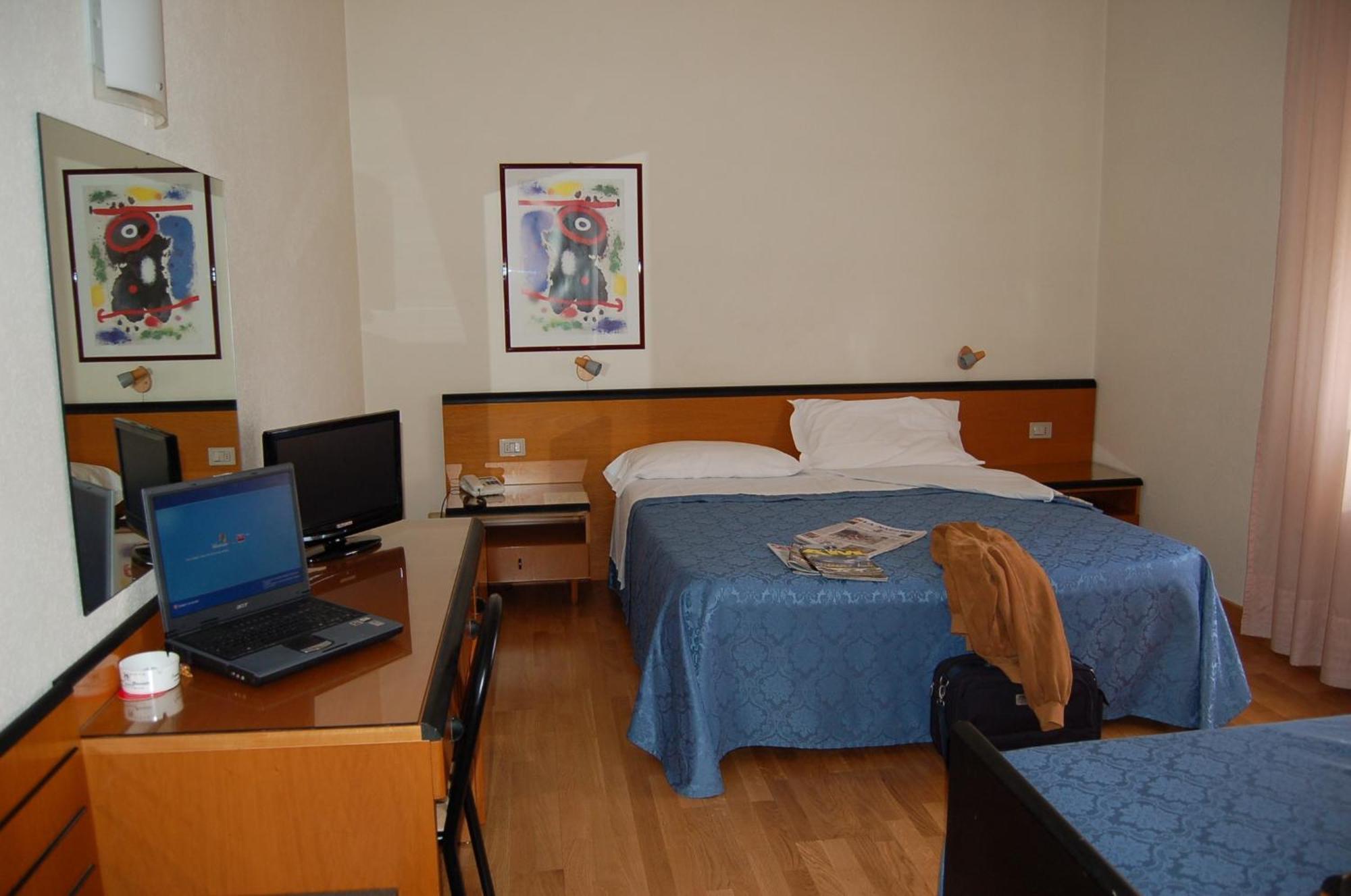 Hotel Nuova Grosseto Bagian luar foto