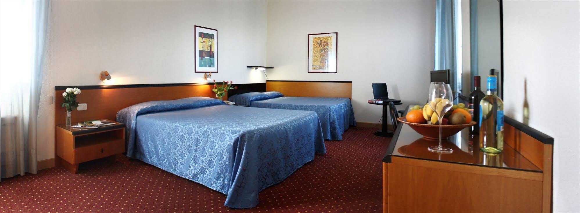 Hotel Nuova Grosseto Bagian luar foto